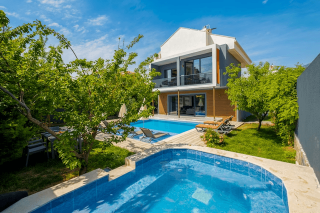 Effective Strategies to Advertise Real Estate Online