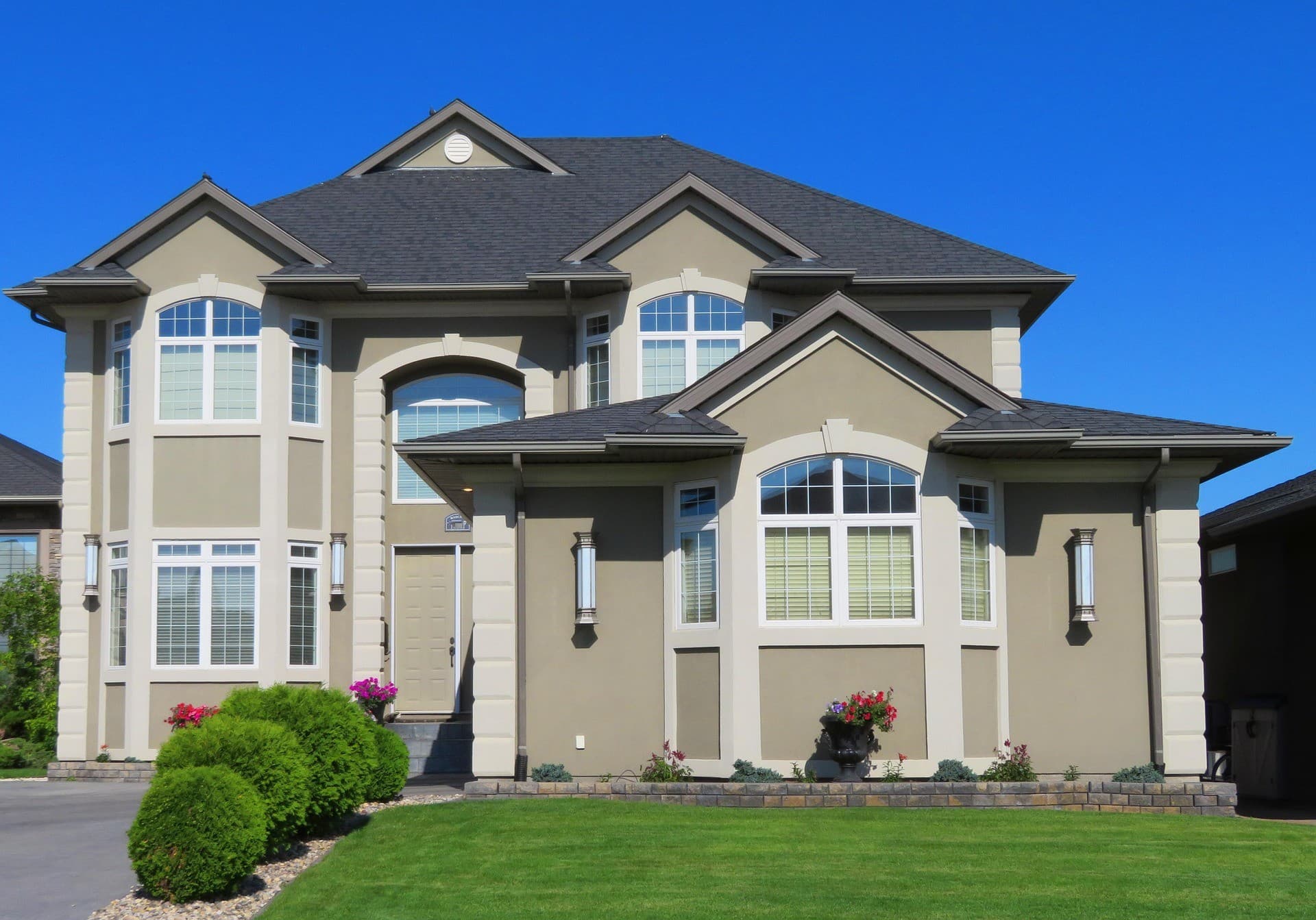 Showcasing Seasonal Variations in Property Listings